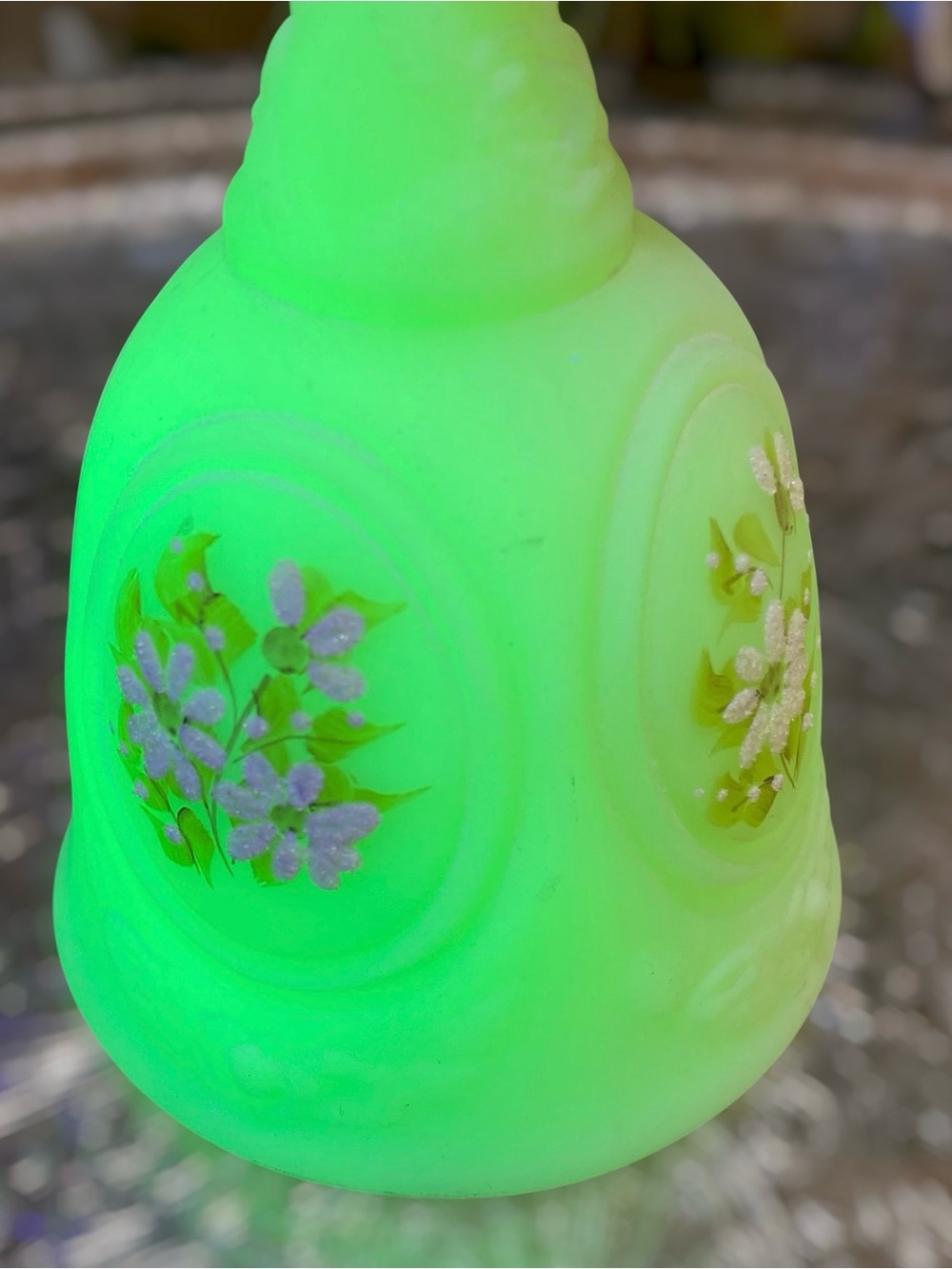 Vintage Fenton Uranium Artist Signed Bell Custard Art Glass Floral Medallion - Picture 6 of 7